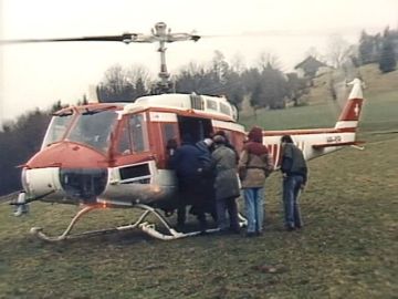 Personen bei Helikopter